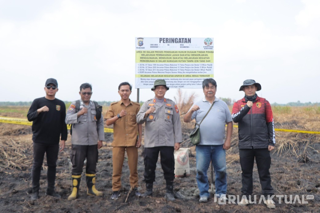 Didampingi Ahli IPB, Kapolres Rohil Pasang Plang Peringatan di Dua Lokasi Rawan di Kecamatan Kubu
