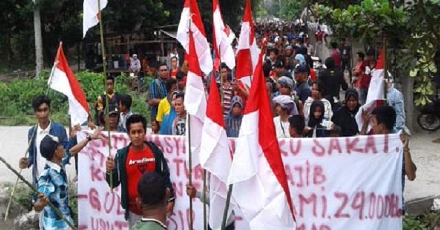 Tanah Dirampas Perusahaan, Ratusan Suku Sakai Jalan Kaki dari Kandis Menuju Kantor Gubernur Riau