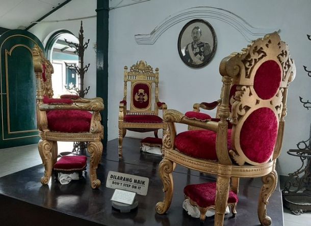 Kaki Meja Sultan HB VIII di Museum Patah Akibat Wisatawan yang Selfie