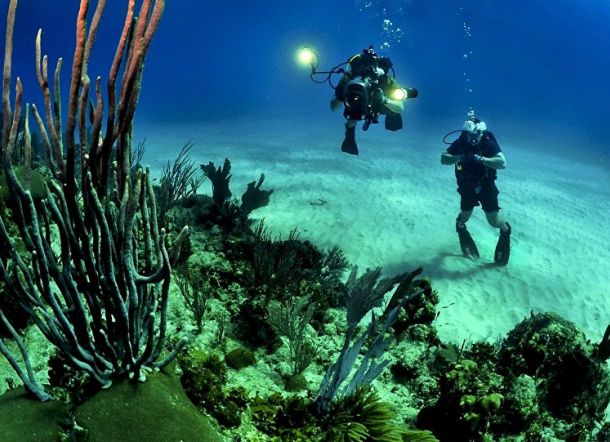 Hii...Jejak Kaki Misterius Ditemukan 6 Km Di Bawah Permukaan Laut