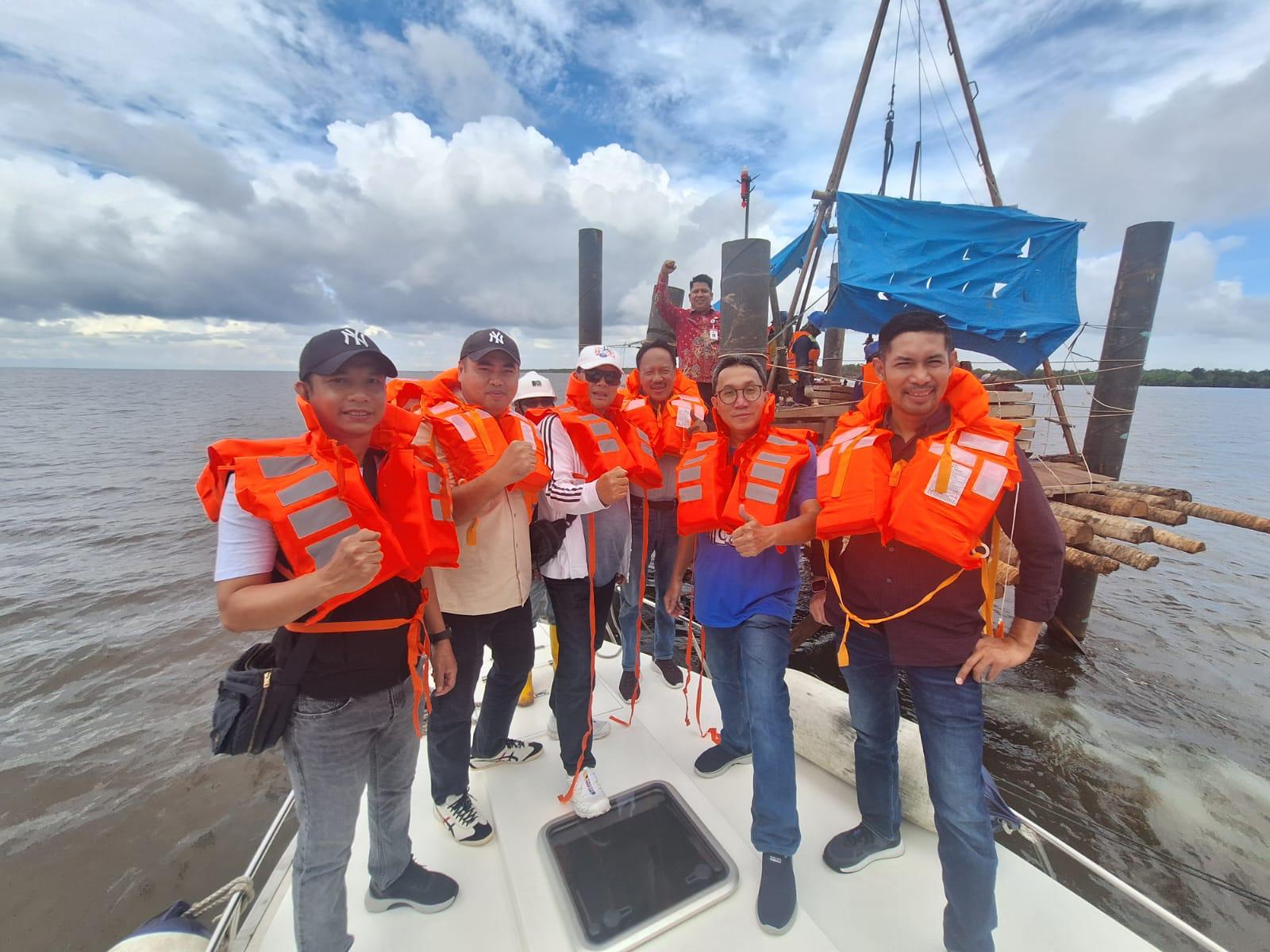 Tim Stafsus Kemenko Infrastruktur Tinjau Progres Pembangunan Jembatan Penghubung Pulau Bengkalis dan Sumatera