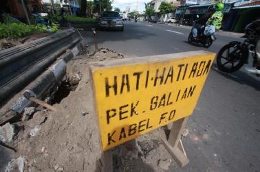 Galian FO di Kota Pekanbaru Semakin Merusak Jalan