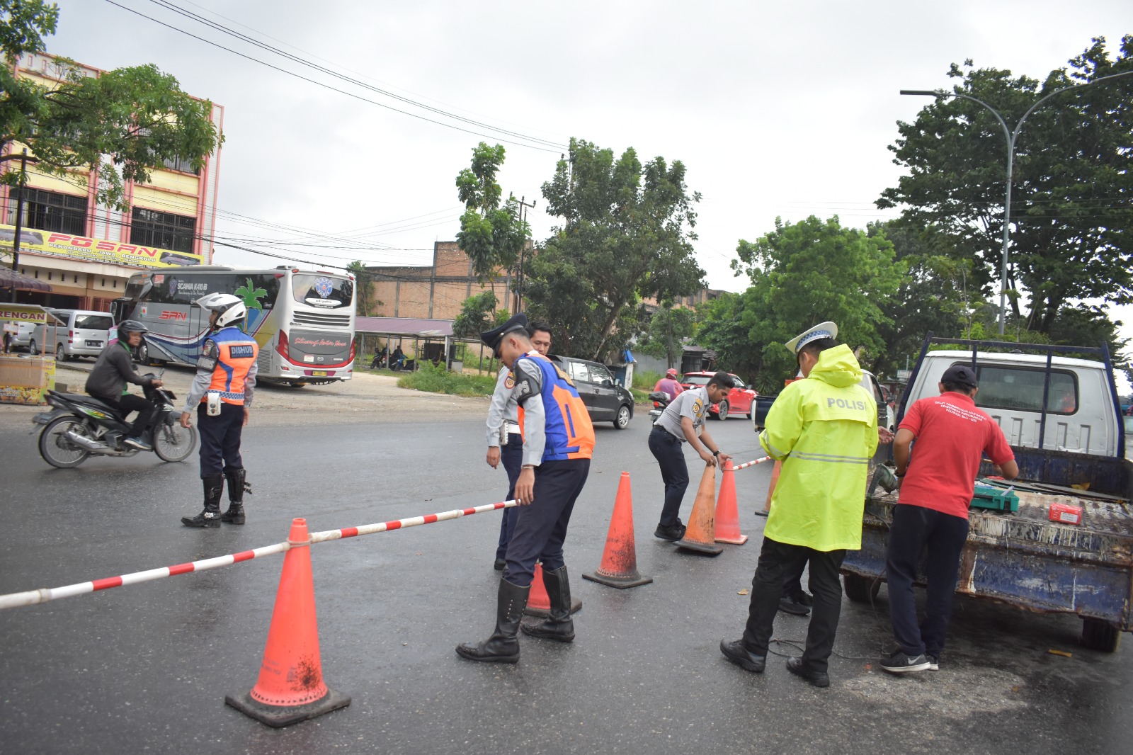 Sempat Kurangi Kemacetan, Cone Simpang Stadion Utama Riau Dirusak OTK
