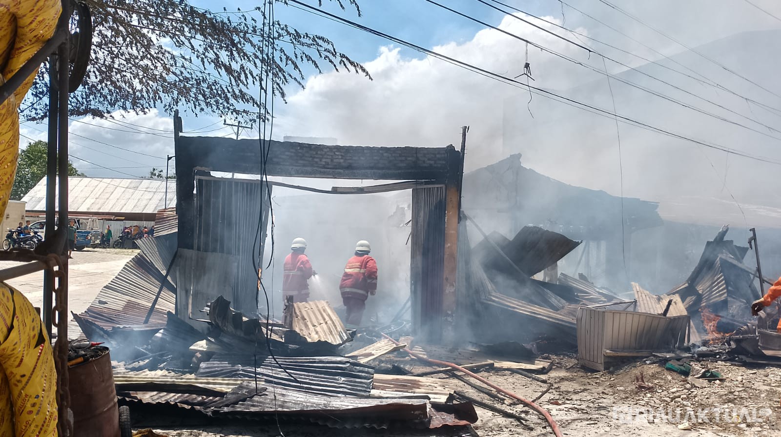 Diduga Akibat Korsleting Listrik, Sijago Merah Hanguskan Bengkel Hingga Rumah di Parit Indah