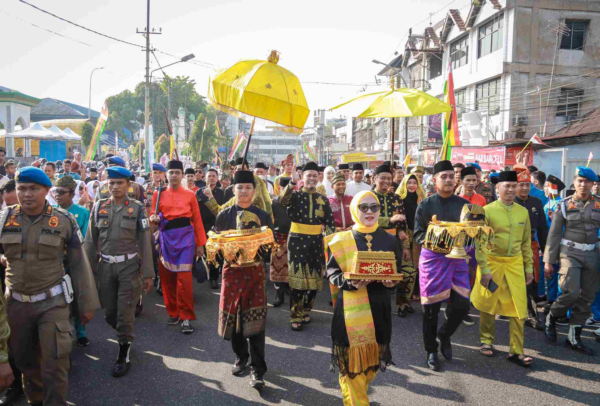 Penabalan Gelar Adat Dihadiri Ribuan Masyarakat, Wako Agung Ajak Rajut Persatuan