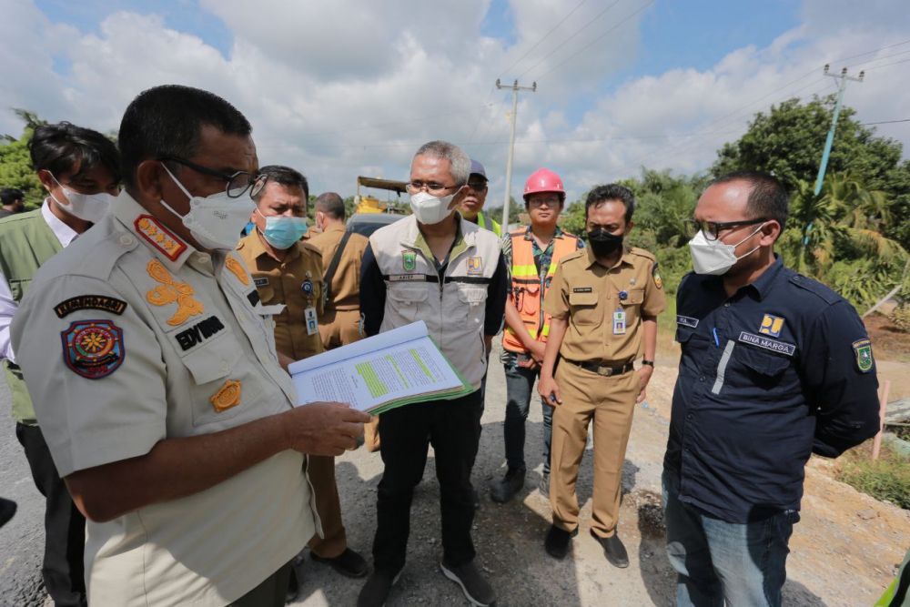 Tinjau Proyek Pemprov Riau, Wagubri Intruksikan Black List 2 Kotraktor di Pelalawan