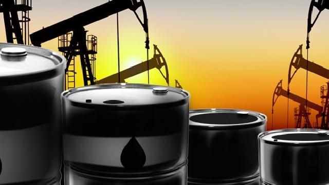 Harga Minyak Turun Akibat Kelebihan Pasokan Global