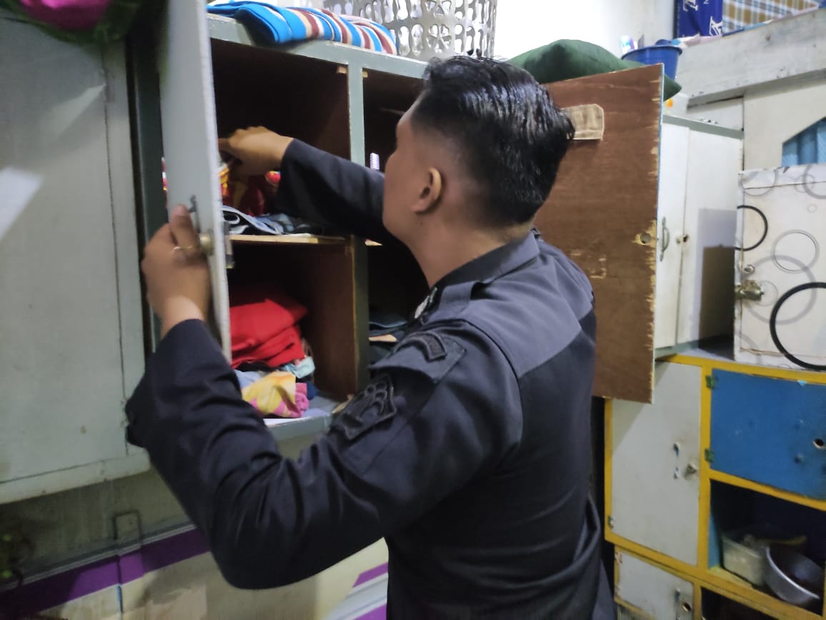 Tindaklanjuti Laporan Masyarakat, Lapas Pekanbaru Razia Kamar Warga Binaan