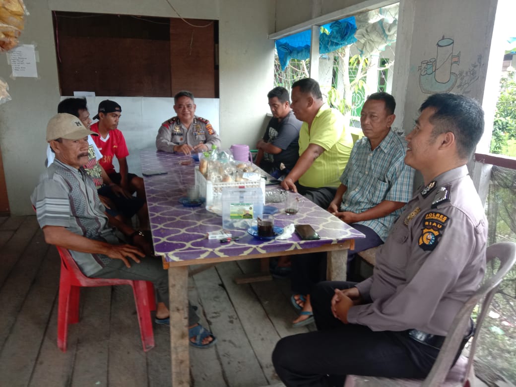 Kapolsek Enok, Iptu Cardi Edi Haryanto, Sambangi Masyarakat dan Sosialisasikan Pemilu 2024