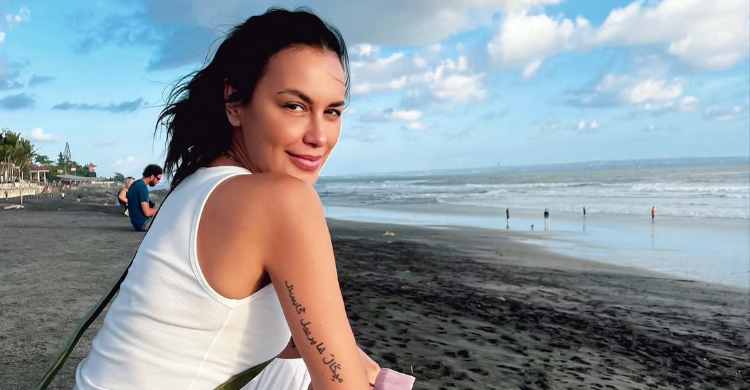 Sophia Latjuba, Kasih Isyarat Ogah Pacaran