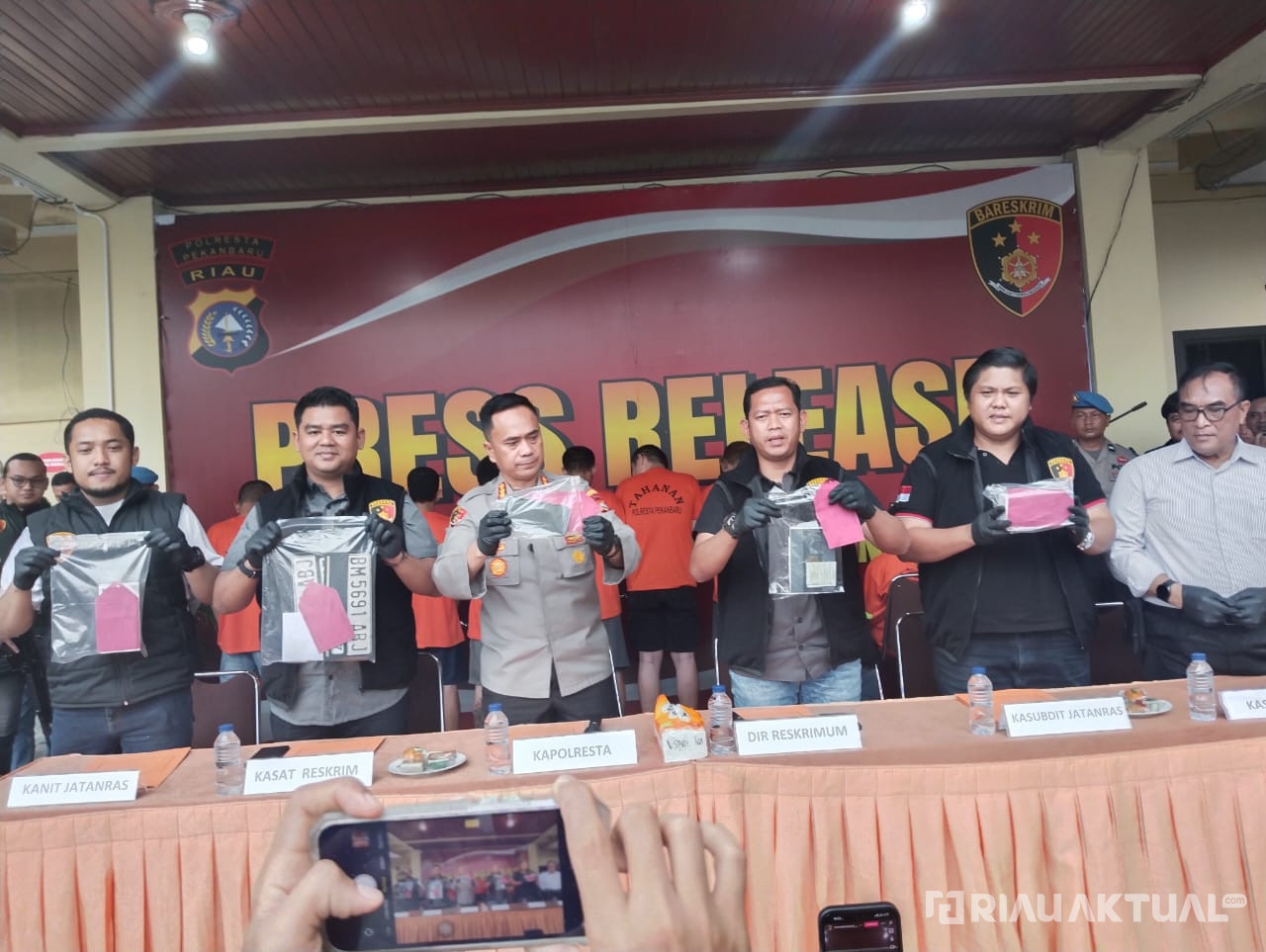 Tim Khusus Berhasil Menangkap Kembali Sepuluh Tahanan, Empat Pelaku Ditembak