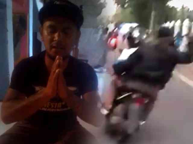 Acungkan Golok di Jalanan, Anggota Ormas XTC Kabur Usai Minta Maaf