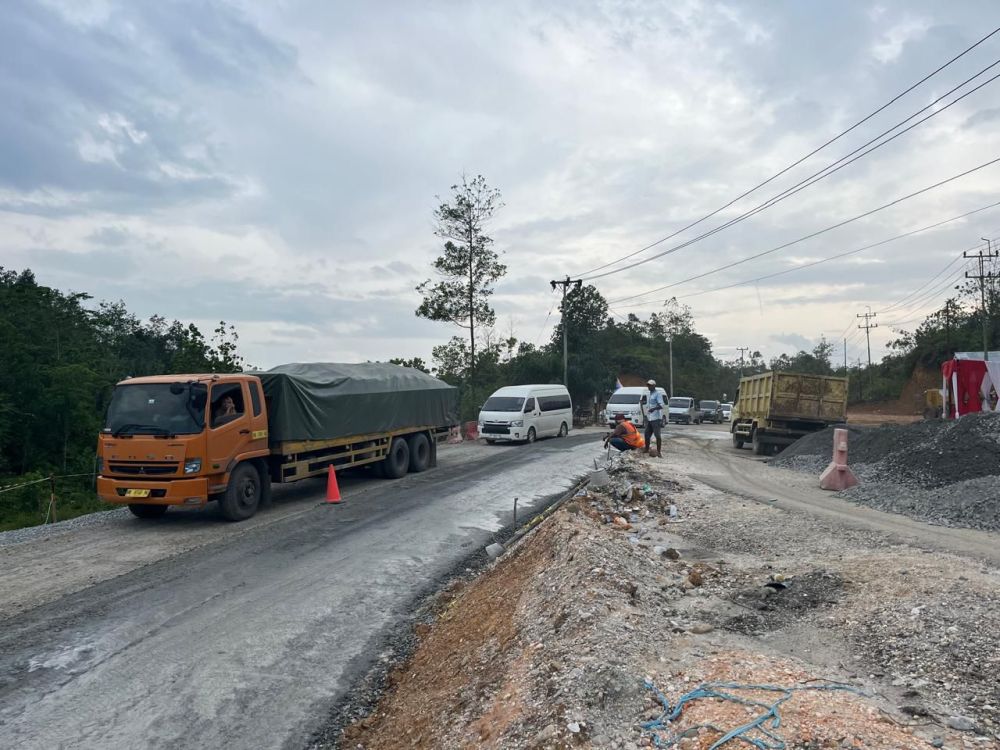 Pengaspalan Jalan Lintas Riau-Sumbar di Tanjung Alai Ditunda, Pondasi Jalan Belum Stabil