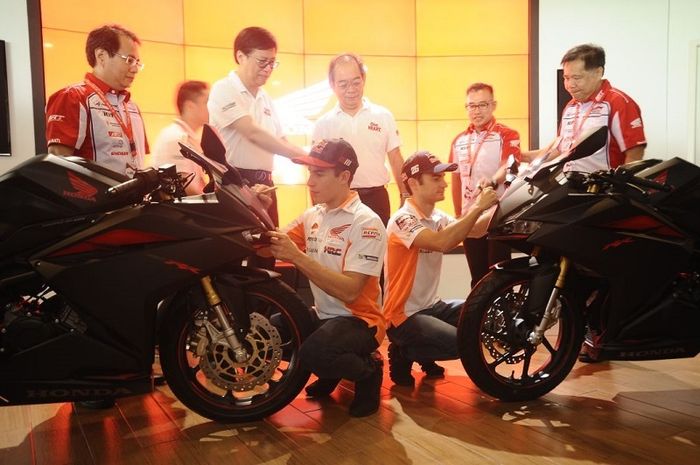 CBR250RR Spesial dengan Tanda Tangan Marquez dan Pedrosa, Minat ?