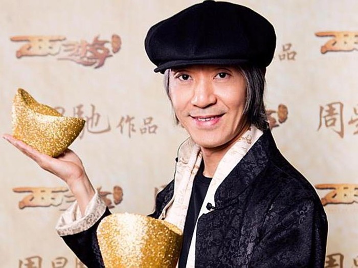 Apa Benar Stephen Chow Pacari Gadis 42 Tahun Lebih Muda?