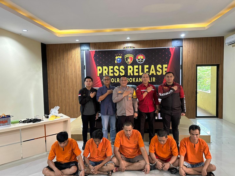 Kapolres Rohil Ungkap Kasus Ilegal Tapping Minyak PT PHR, Lima Tersangka Diamankan untuk Jaga Kondusivitas Menjelang Pilkada