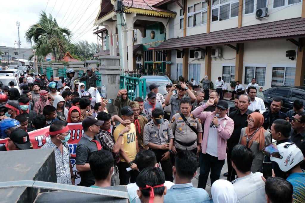Minta Hakim PN Pekanbaru Tolak Prapid Plt Bupati Bengkalis, Ratusan Mahasiswa Turun Kejalan