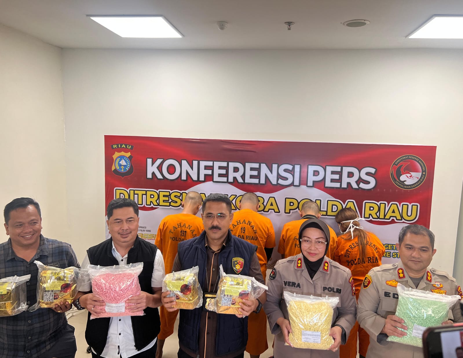 Polda Riau Bongkar Jaringan Narkoba Internasional, 10 Kg Sabu dan 30 Ribu Ekstasi Disita