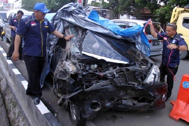 11 korban tewas kecelakaan maut di Puncak dievakuasi