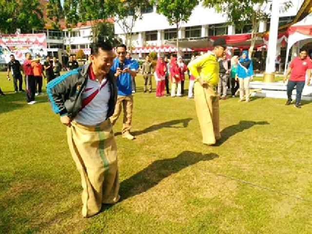 HUT RI, Walikota Pekanbaru Ikuti Lomba Pacu Goni