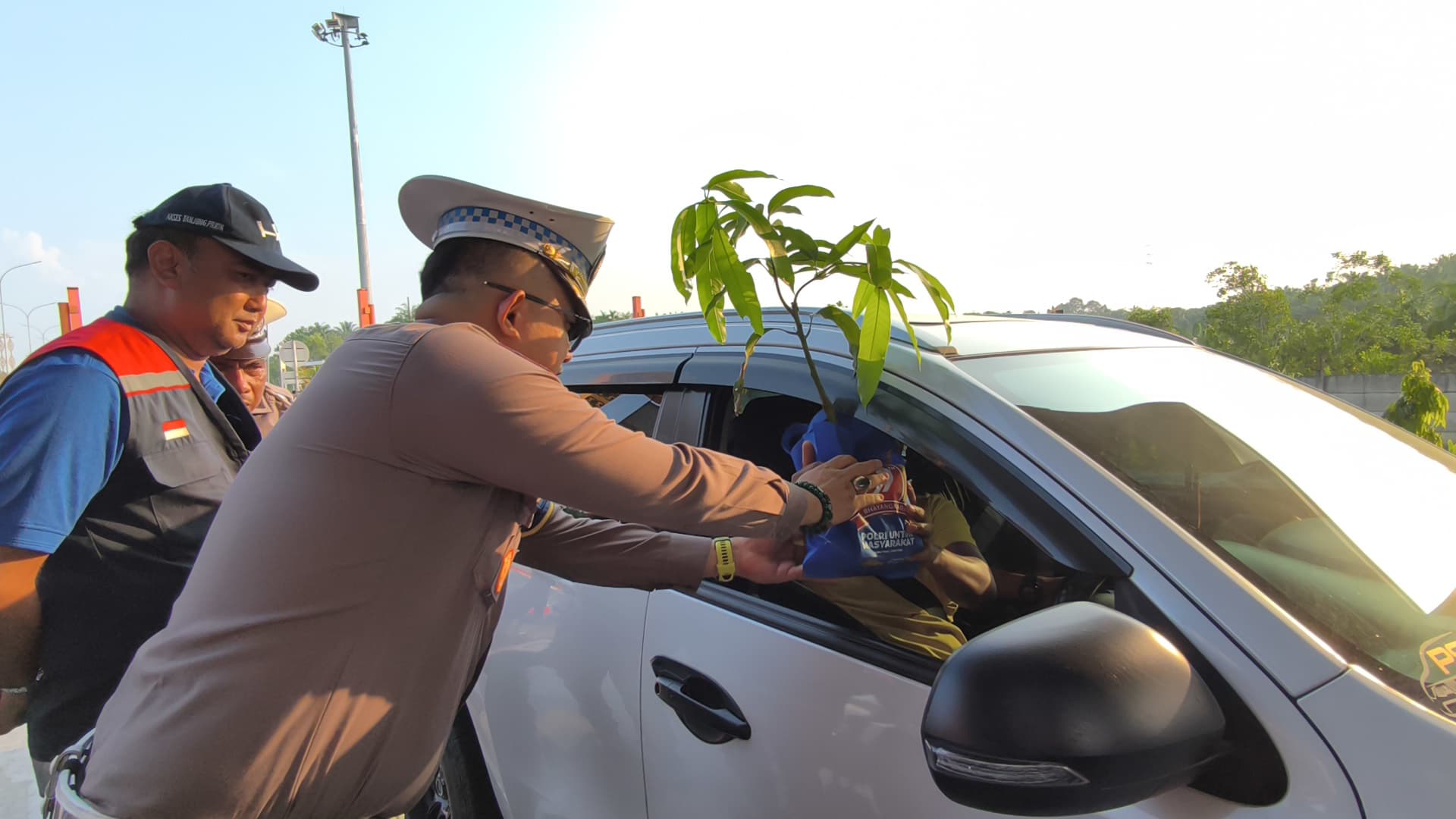 HUT Bhayangkara ke-79, Ditlantas Polda Riau Kampanyekan Keselamatan dan Lingkungan Lewat Tol