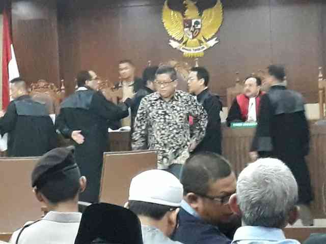 Hasto Keluhkan Cuitan Alfian Tanjung Bikin PDIP Kalah di Pilkada