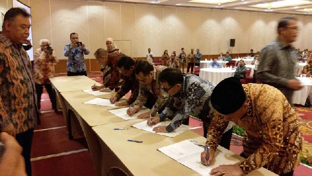 Sukses! Bupati Meranti Teken MoU di Jakarta Untuk Penugasan 5 Dokter Spesialis di Meranti