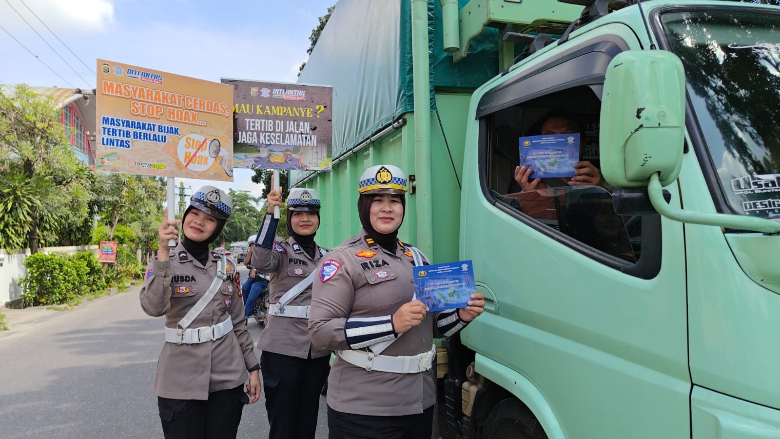 Tim Cooling System Ditlantas Polda Riau Sosialisasikan Pilkada Berkeselamatan di Pekanbaru