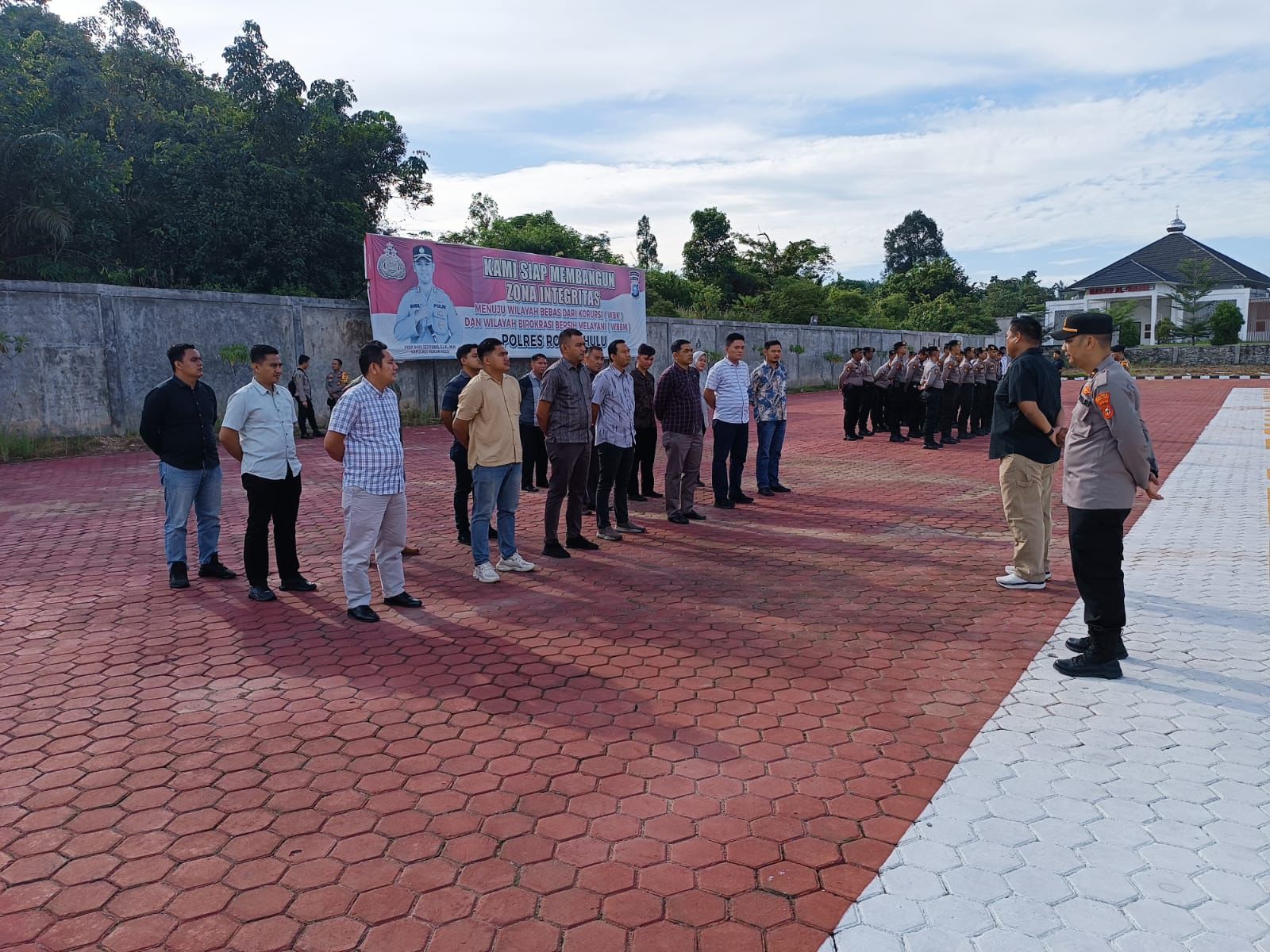 Polres Rokan Hulu Gelar Apel Khusus Walpri Paslon dan Komisioner KPU-Bawaslu untuk Pilkada