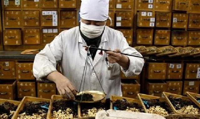 Warga Riau Mulai Meninggalkan Pengobatan Tradisional