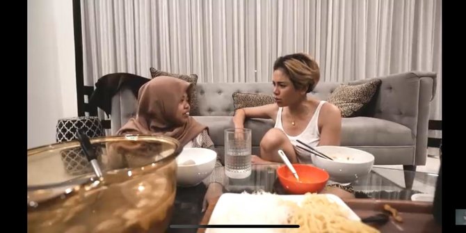 Kekeyi Sebut Pelukan Lama Bisa Bikin Hamil