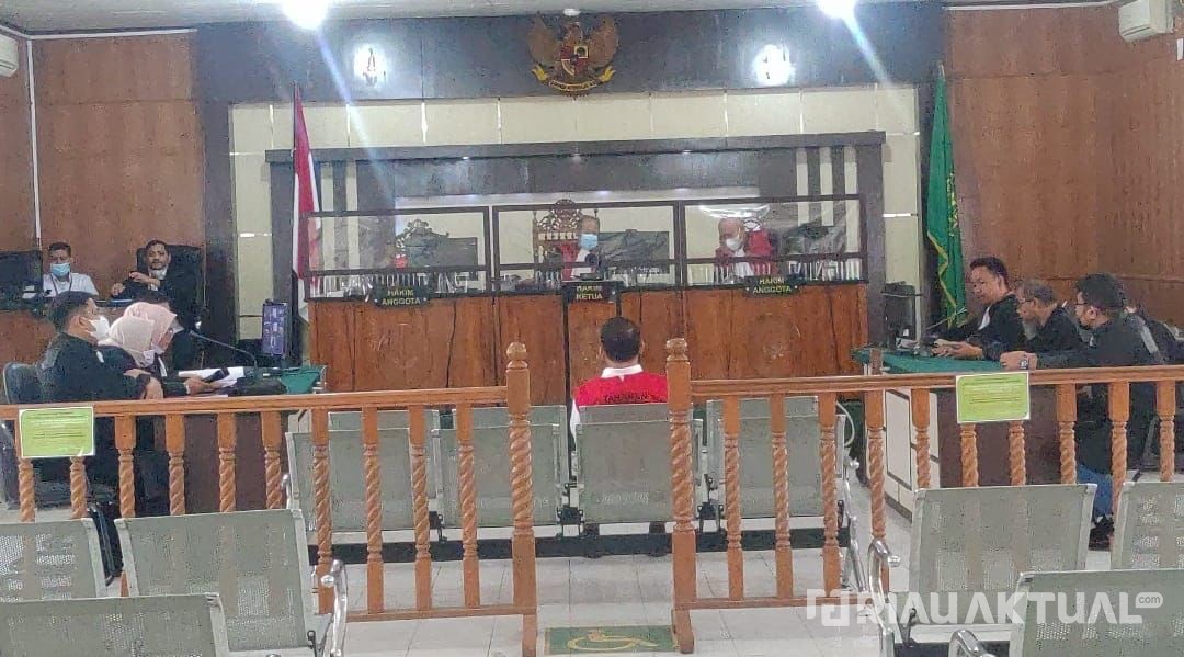 Dekan FISIP UNRI Hanya Dituntut 3 Tahun Penjara