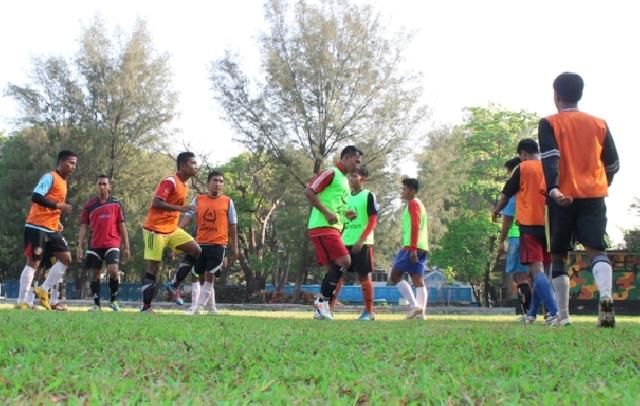 Cabor Sepakbola Memulai Pertandingan