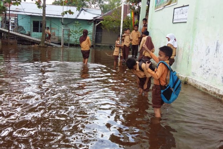 Akibat Banjir, Pembelajaran 4 Sekolah di Siak Kecil Digelar Daring