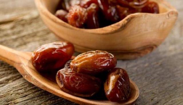 Sembilan Alasan Kuat Mengapa Kita Harus Makan Buah Kurma