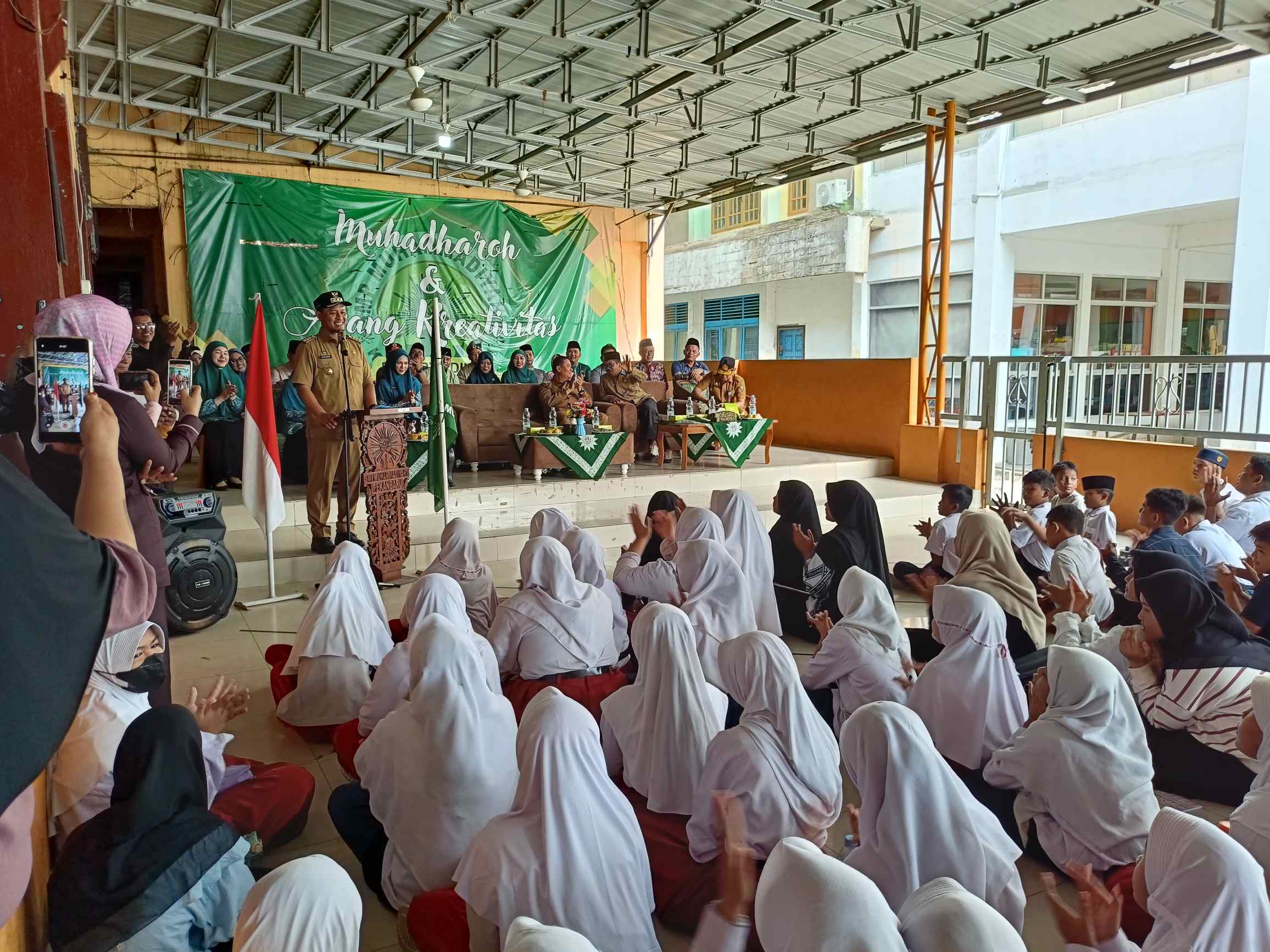 Pemko Pekanbaru Mulai Tebus Ijazah Peserta Didik di Sekolah Swasta