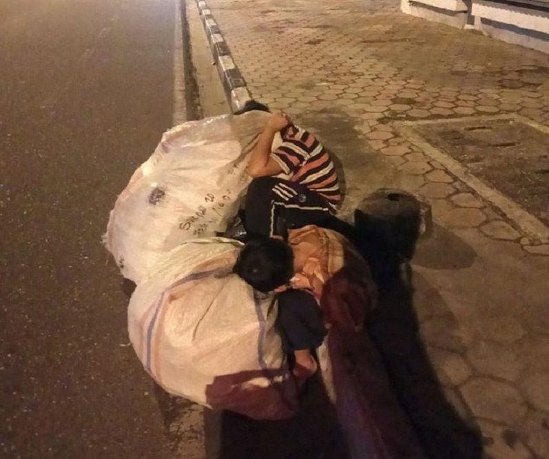 Kota Layak Anak Dihiasi Bocah Pembawa Karung