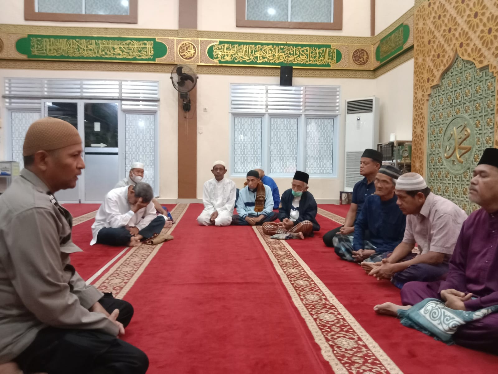 Aiptu Zainal Sosialisasikan Pemilu Damai 2024 Setelah Shalat Subuh Berjamaah