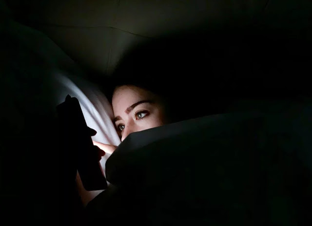 Bahaya Tidur Dekat Handphone