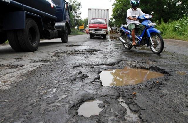 Perbaikan Jalan Nasional di Kuansing Hanya Tambal Sulam