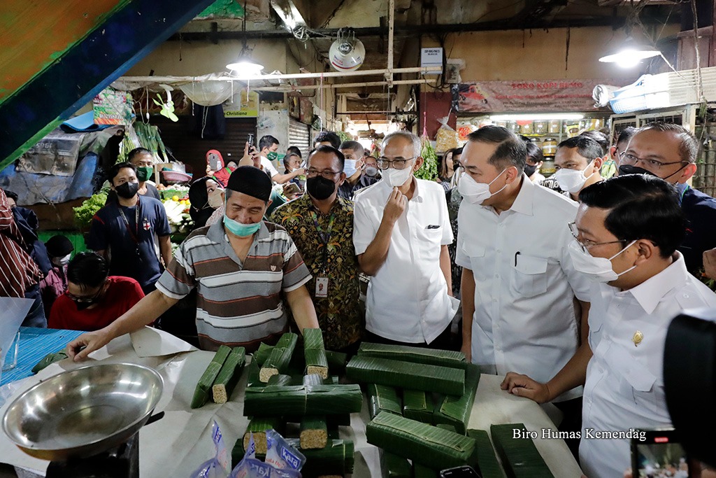 Keliling Pasar, Mendag Pastikan Pasokan Bapok Aman Jelang Lebaran