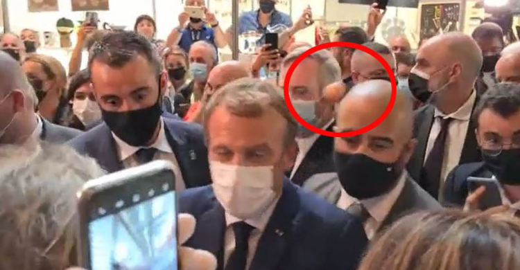 Lagi Asyik Hadiri Pameran, Presiden Prancis Dilempar Telur