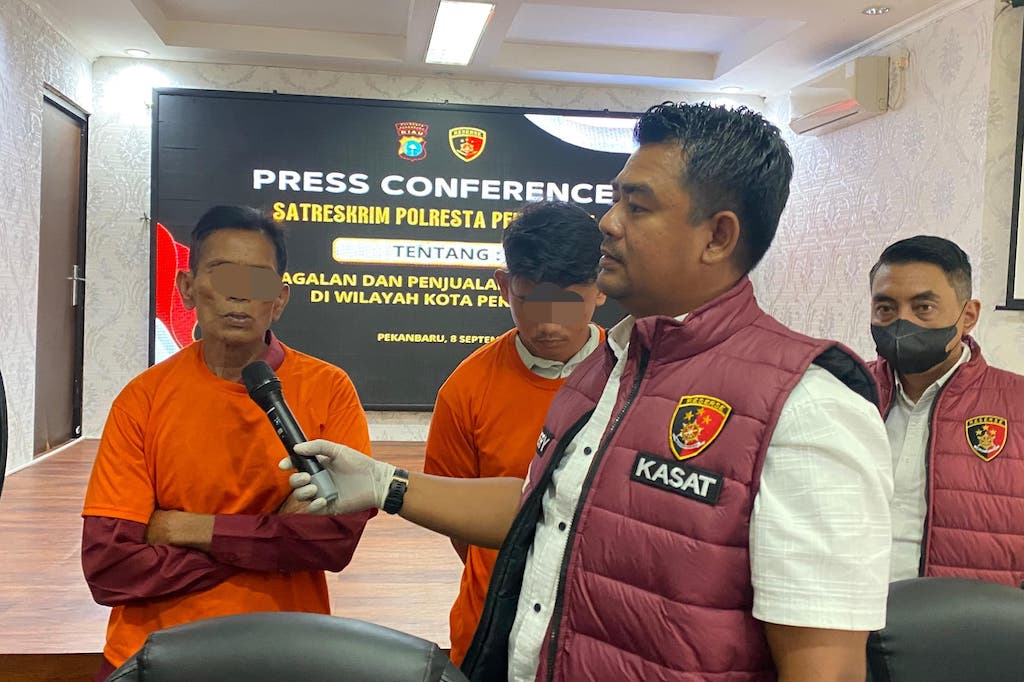 Satreskrim Polresta Pekanbaru Tangkap Bapak dan Anak Penjagal Anjing