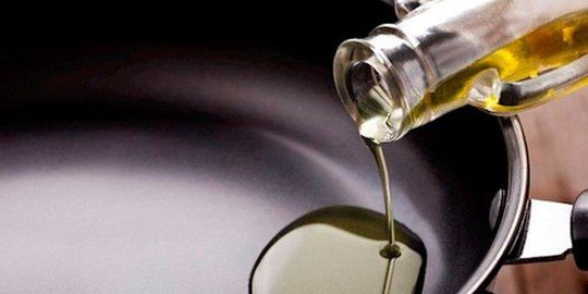 Ini Cara Jernihkan Minyak Goreng yang Telah Dipakai Berkali-kali