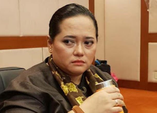 Mbak You: Inisial R Artis yang Akan Sakit Kena Santet