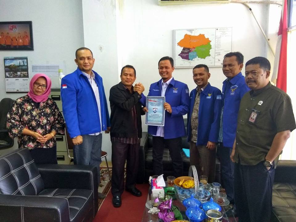 SAH ! DPC Demokrat Kota Pekanbaru Serahkan SK Kepengurusan Baru ke KPU