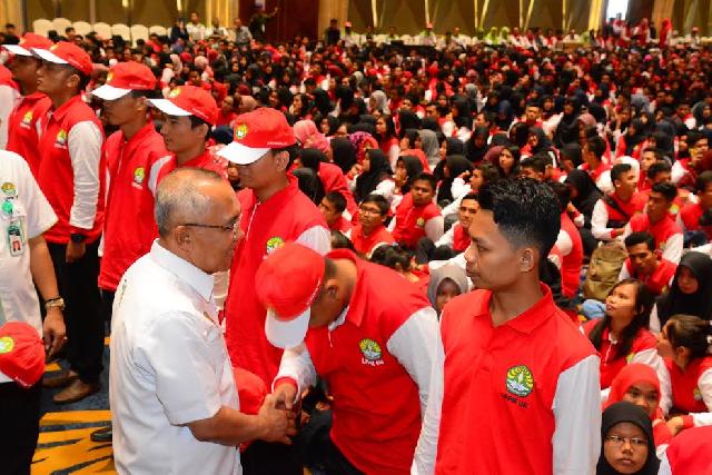 Gubernur Riau Lepas Ribuan Mahasiswa Kukerta UR