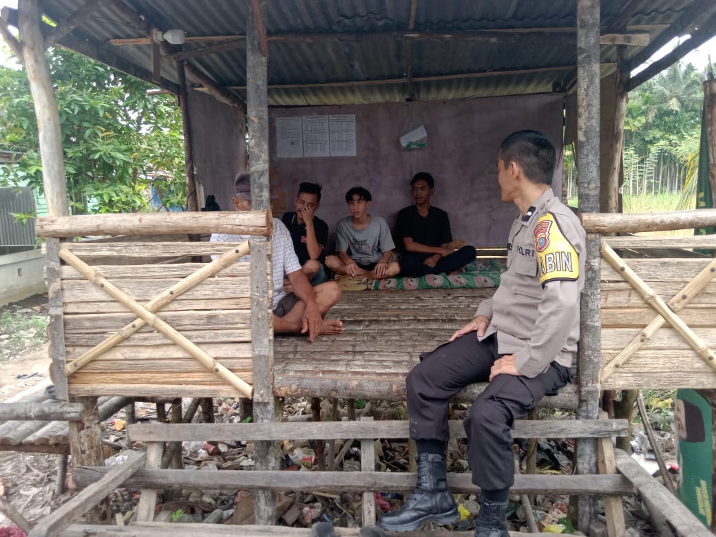 Polsek Batang Tuaka Ipda Musriwan Sosialisasikan Pemilu Damai di Lorong Pinang