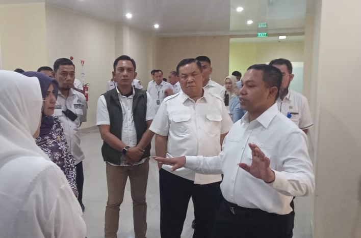 Utang Ratusan Miliar Jadi Temuan BPK, Gubri Tegur Keras RSUD Arifin Achmad