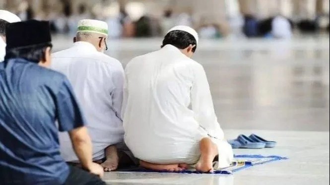 Jika Istri dan Anak Tak Salat, Apakah Suami Ikut Berdosa? Ini Jelasnya